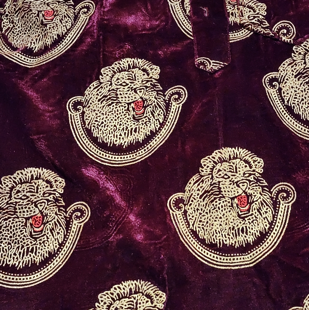 Elegant Burgundy and Gold Men's Shirt - Picture 6 of 10